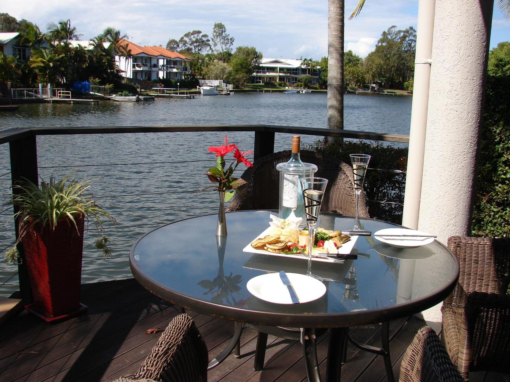Portside Noosa Waters Hotel Noosaville Exterior photo
