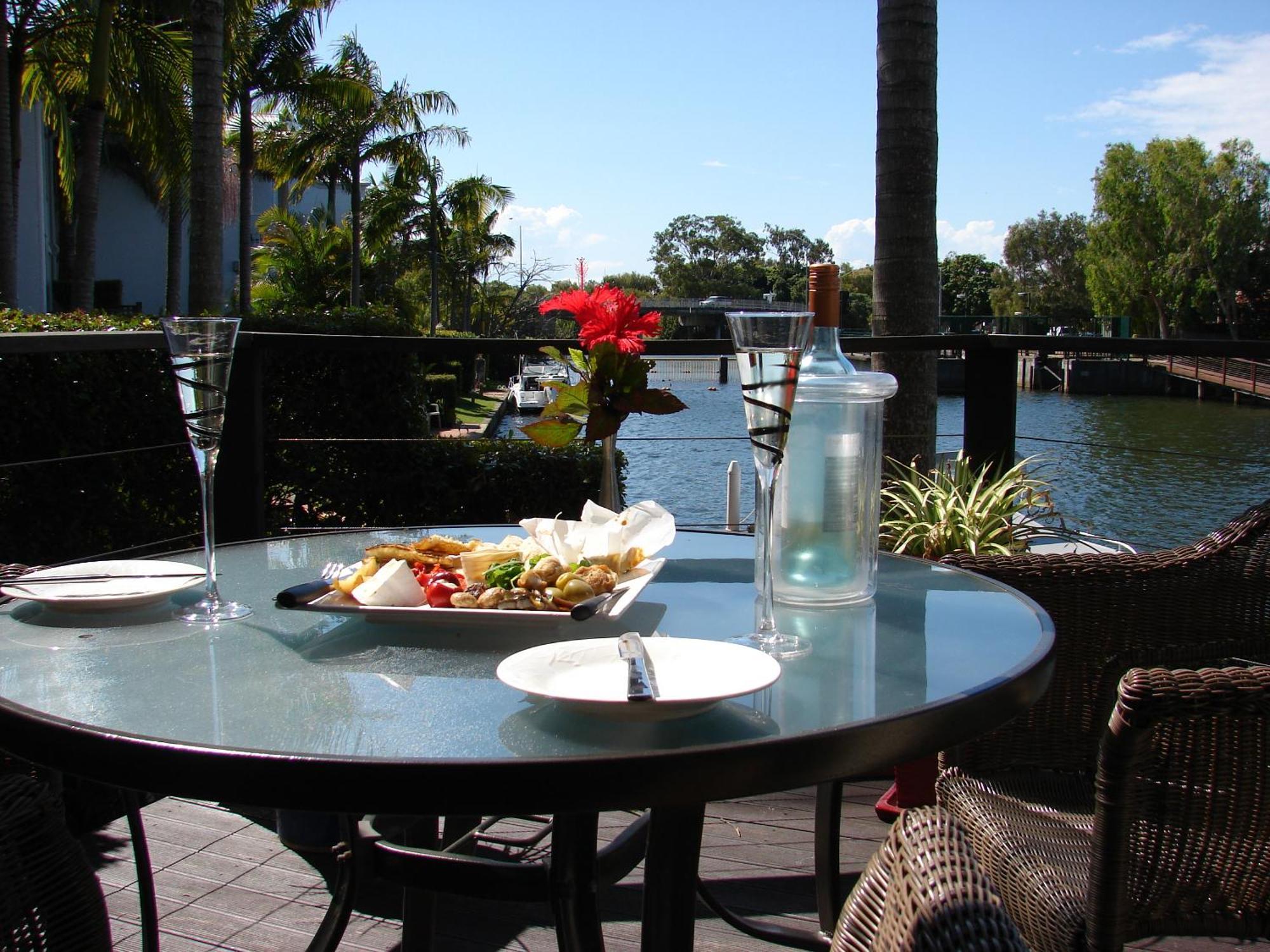 Portside Noosa Waters Hotel Noosaville Exterior photo