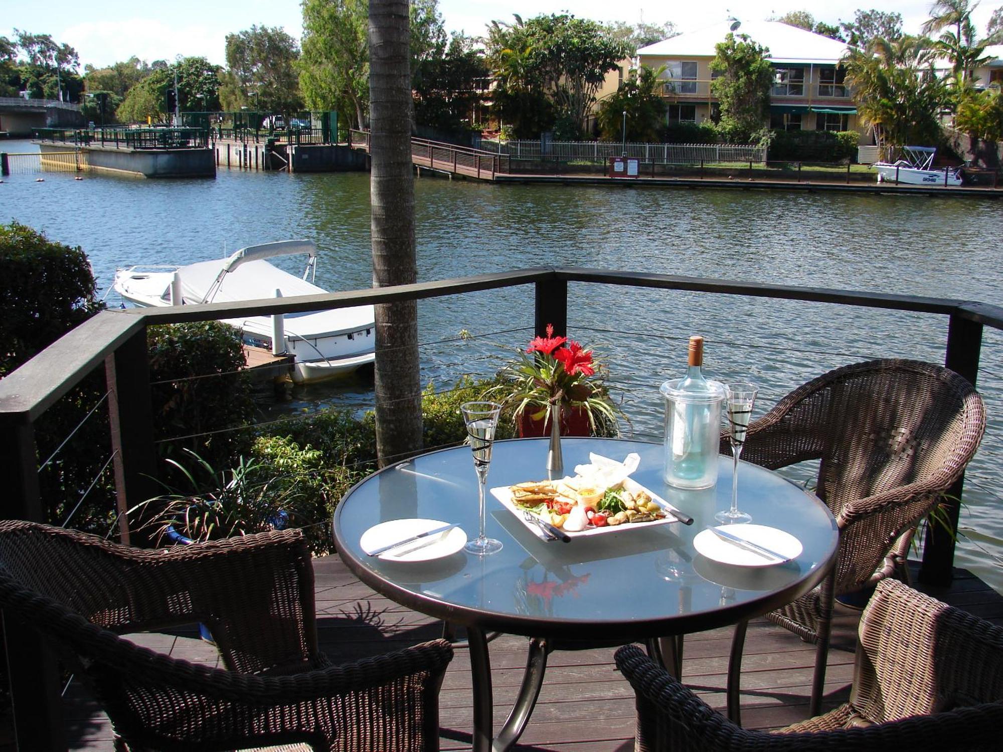 Portside Noosa Waters Hotel Noosaville Exterior photo
