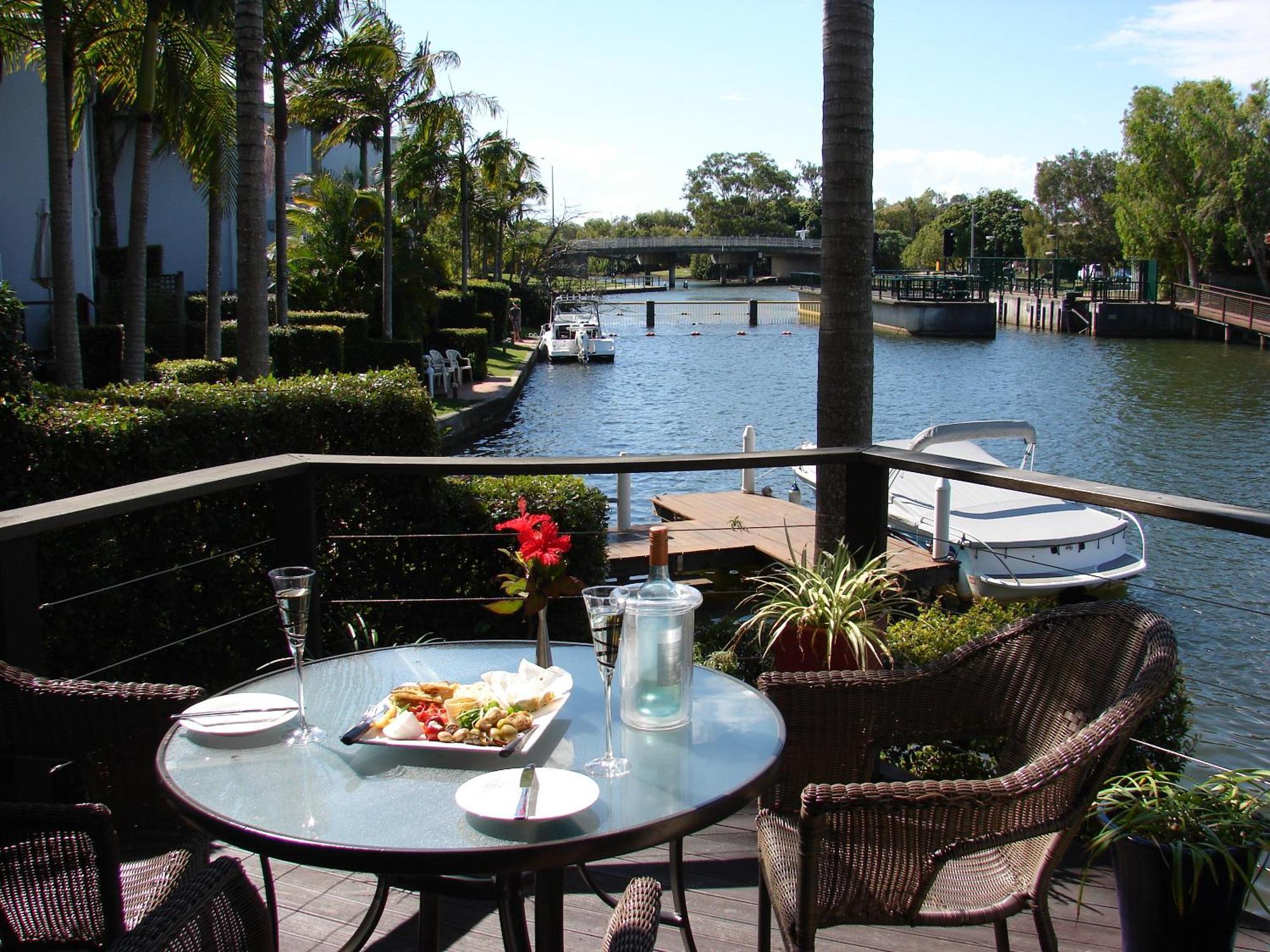 Portside Noosa Waters Hotel Noosaville Exterior photo